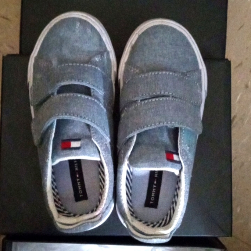 Kid sneakers shoes by Tommy hillfiger